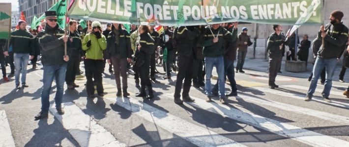 Il est encore temps de construire ensemble un futur social et climatique juste et durable ! Il est encore temps de construire ensemble un futur social et climatique juste et durable !